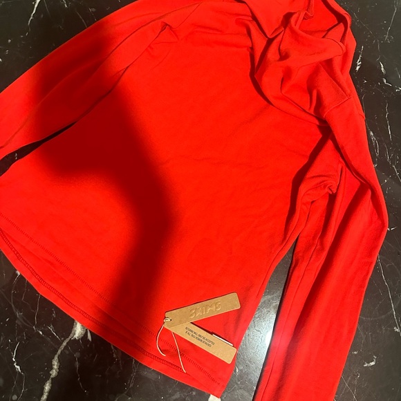 Skims new red turtleneck - Picture 2 of 4